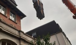 Ein Flügel flog in den Musi-Kuss Der Flügel fliegt - gut verpackt!